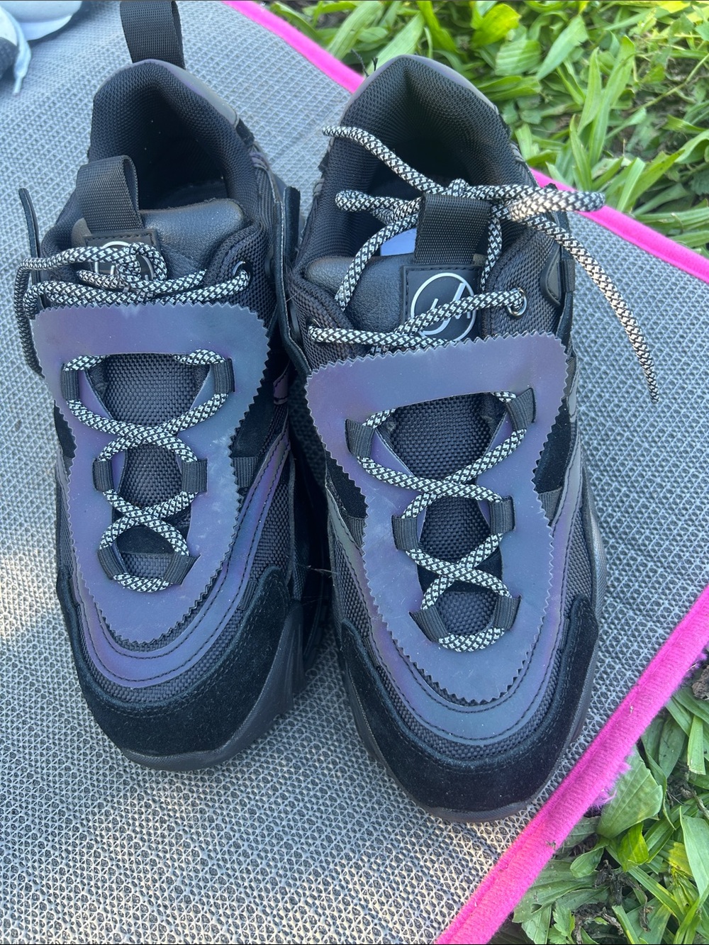 Men's Black Athletic Sneakers with Iridescent Purple Accent